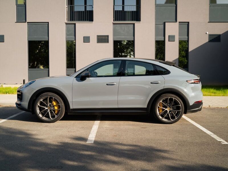 Grau Gebraucht 2022 Porsche Cayenne Turbo GT SUV | 150.000 € (Fairer Preis) - Bild 1/4