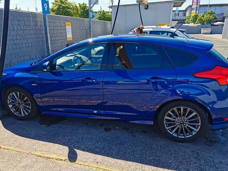 Gebraucht Ford Focus ST-Line 125 PS (91 kW) 2017 Blau Limousine
