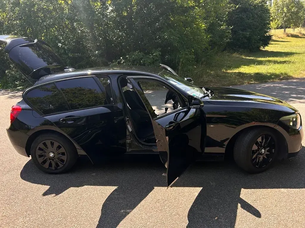 Gebraucht BMW 118 Sport Line 143 PS (105 kW) 2013 Schwarz Kleinwagen