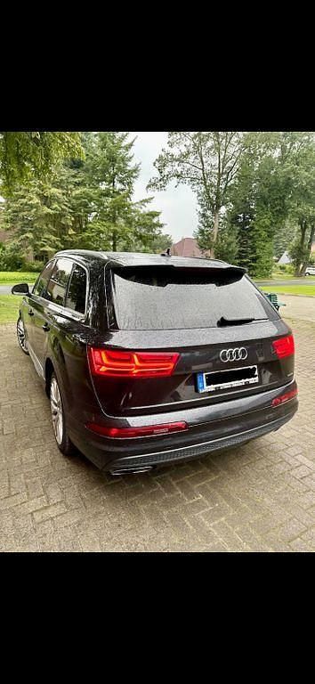 Gebraucht Audi Q7 Ambiente 272 PS (200 kW) 2016 Schwarz SUV