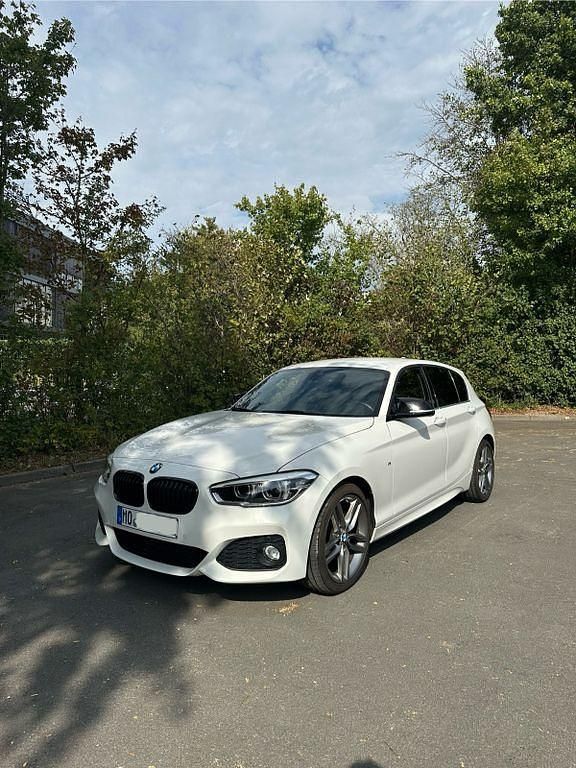 Weiß Gebraucht 2015 BMW 120 M Sport Kleinwagen | 15.999 € (Fairer Preis) - Bild 1/4