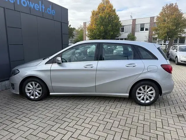 Gebraucht Mercedes B180 122 PS (89 kW) 2015 Silber Kleinwagen
