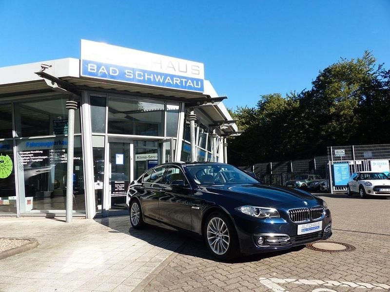 Blau Gebraucht 2015 BMW 528 Luxury Line Limousine | 22.750 € - Bild 1/4