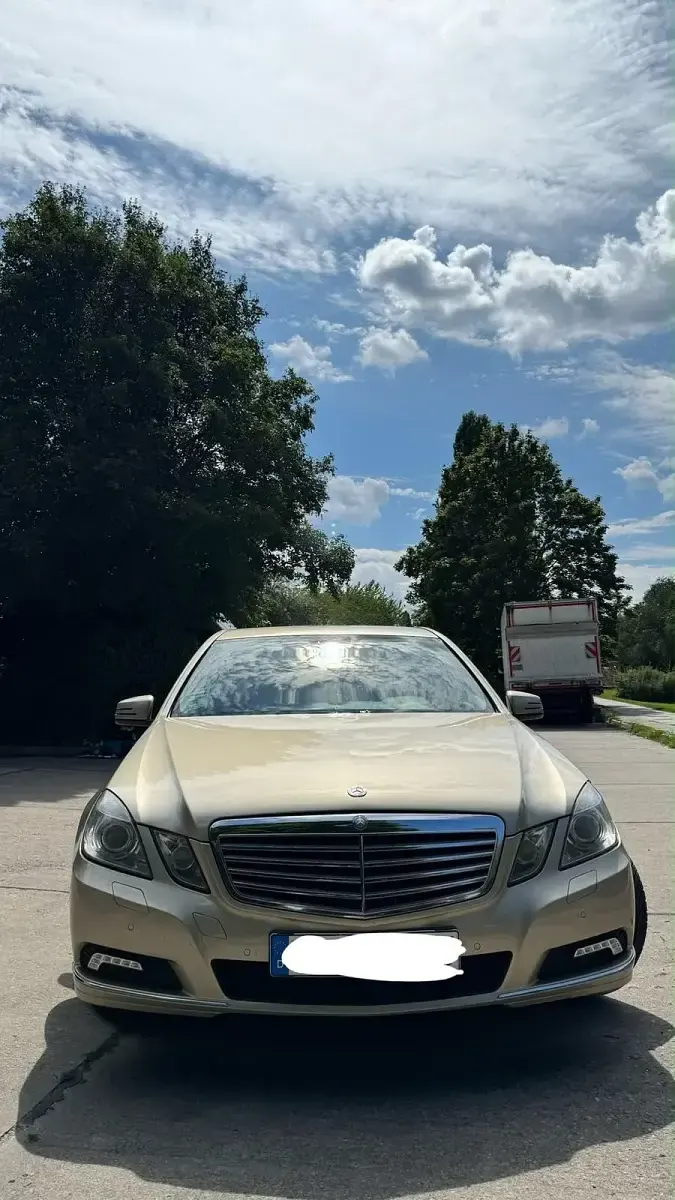 Gebraucht Mercedes E250 204 PS (150 kW) 2009 Beige Limousine