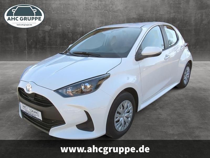 Weiß Neu 2025 Toyota Yaris Hybrid Business Edition Limousine | 25.490 € - Bild 1/4