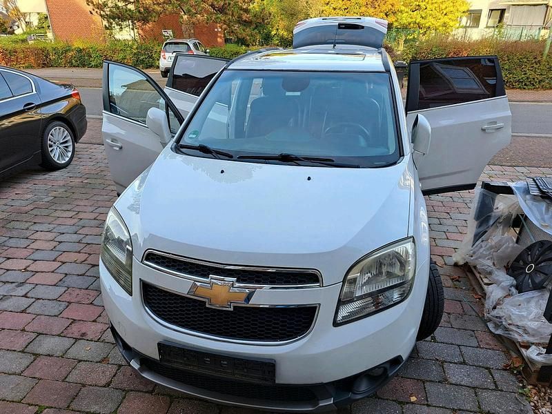 Weiß Gebraucht 2012 Chevrolet Orlando Van / Kleinbus | 4.199 € (Superpreis) - Bild 1/4