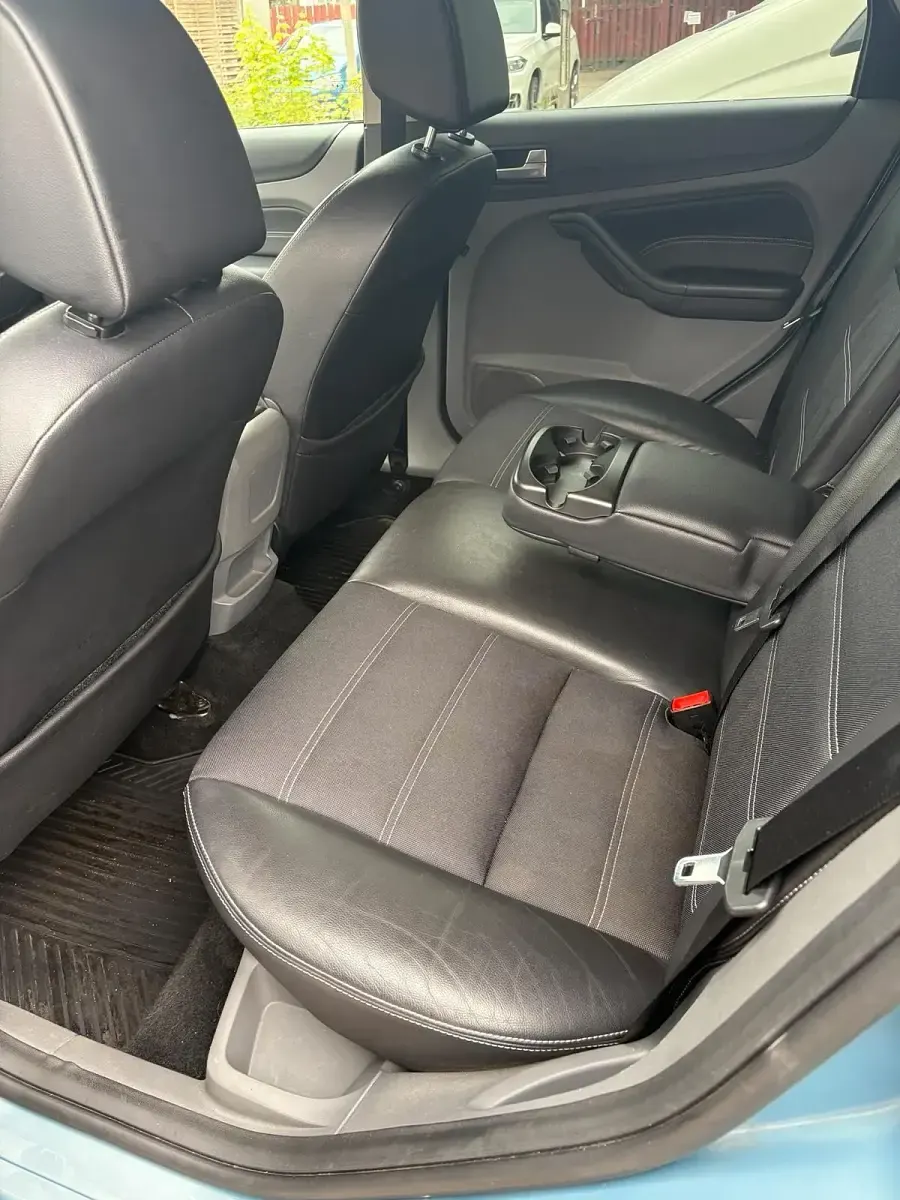 Używany Ford Focus Titanium 116 KM (85 kW) 2008 Niebieski Sedan/Limuzyna