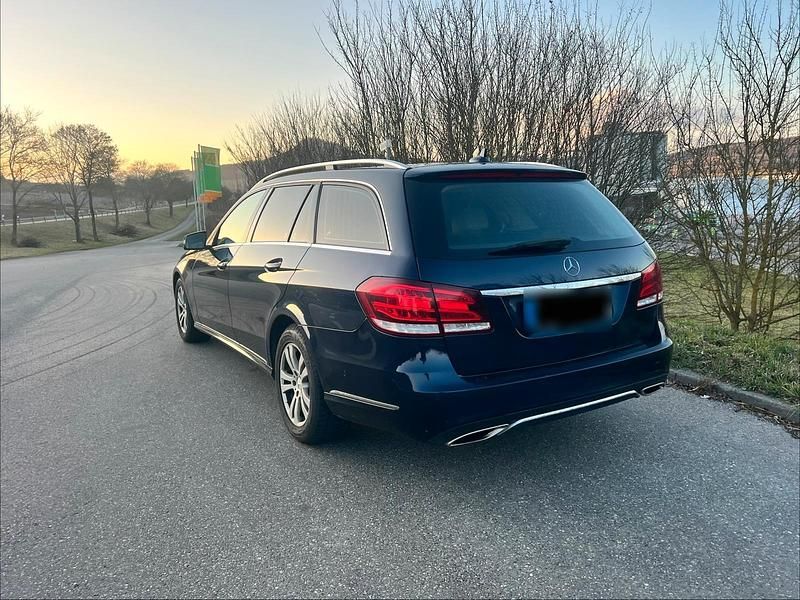 Gebraucht Mercedes E250 204 PS (150 kW) 2014 Blau Kombi