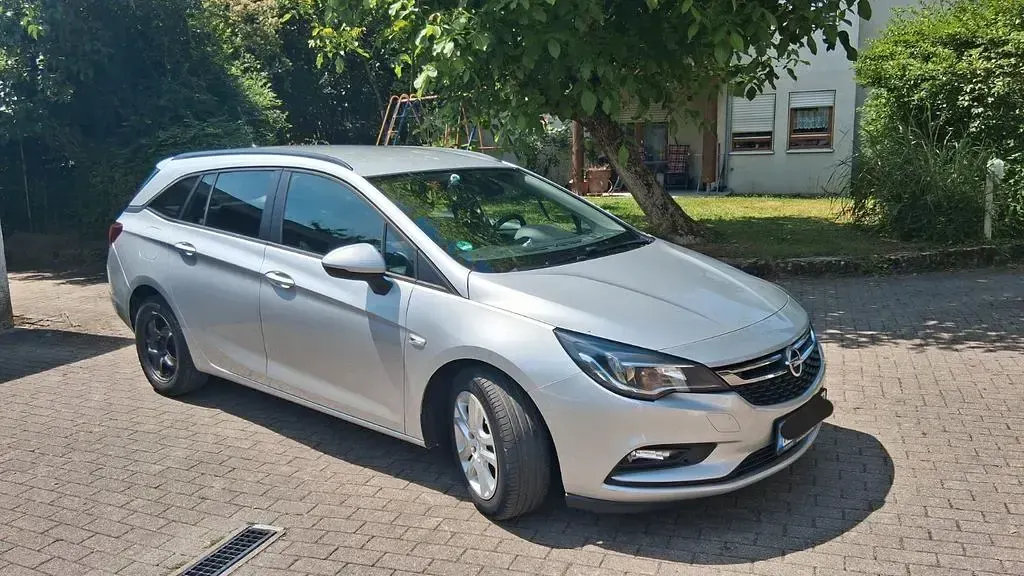 Gebraucht Opel Astra Edition 110 PS (80 kW) 2018 Grau Kombi