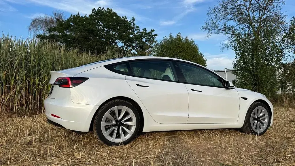Gebraucht Tesla Model 3 Standard Range 208 kW (283 PS) 2022 Weiß Limousine