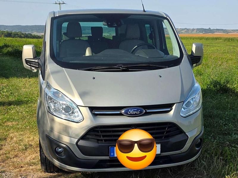 Beige Gebraucht 2015 Ford Tourneo Custom Titanium Van / Kleinbus | 13.500 € - Bild 1/4