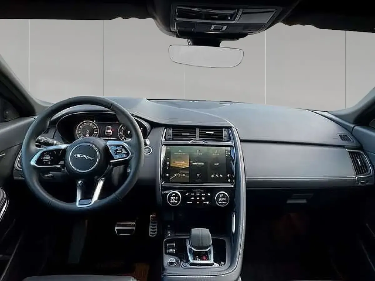 Second-hand Jaguar E-Pace R-Dynamic 162 CP (119 kW) 2023 Gri SUV