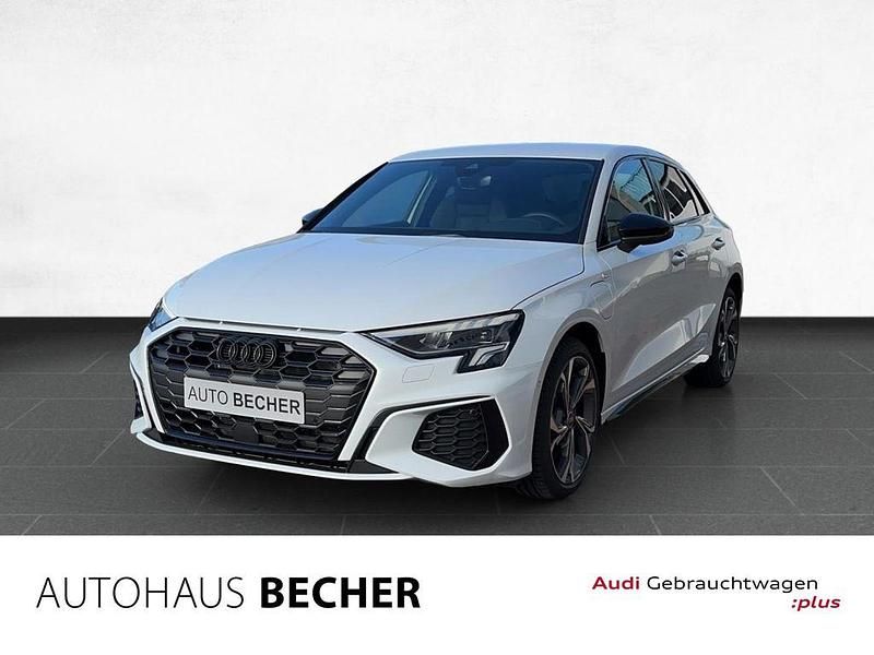 Weiß Gebraucht 2024 Audi A3 e-tron S-Line Kleinwagen | 45.960 € - Bild 1/4