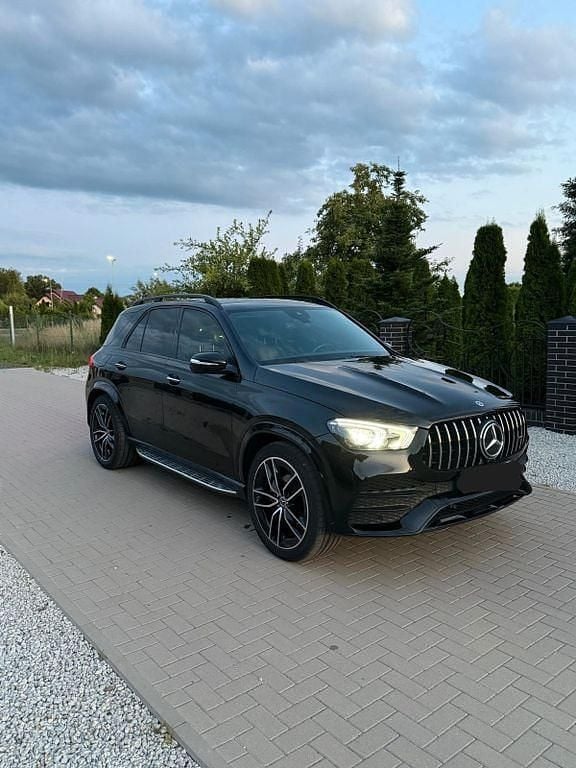Schwarz Gebraucht 2021 Mercedes GLE250 AMG SUV | 54.450 € - Bild 1/4