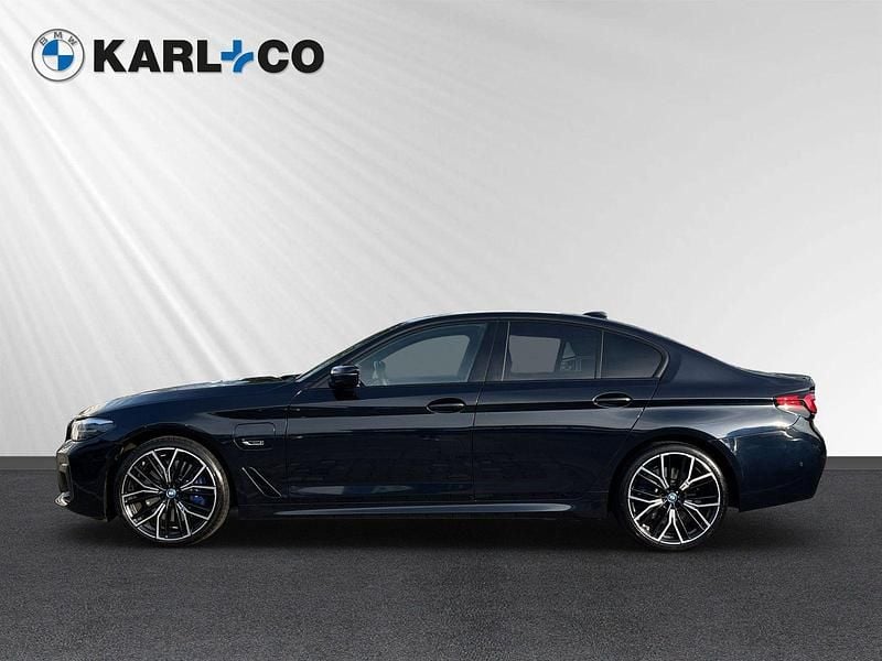 Gebraucht BMW 545e M Sport 394 PS (289 kW) 2022 Carbonschwarz metallic Limousine
