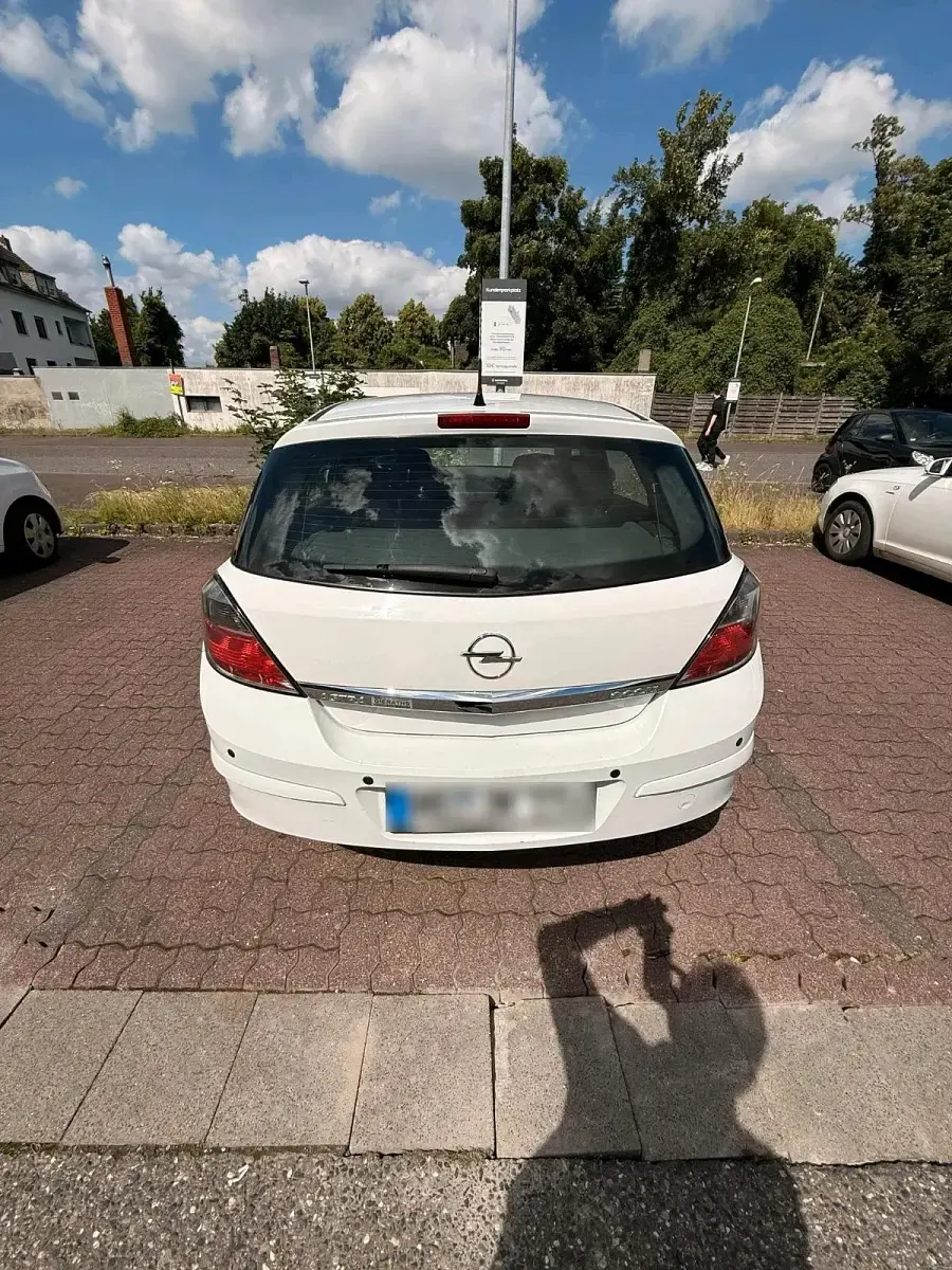 Gebraucht Opel Astra 90 PS (66 kW) 2010 Weiß Limousine