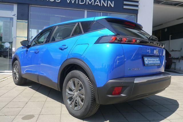 Gebraucht Peugeot e-2008 Active 100 kW (136 PS) 2022 Blau SUV