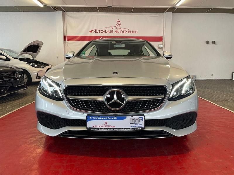 Gebraucht Mercedes E220 194 PS (142 kW) 2019 Silber Coupé