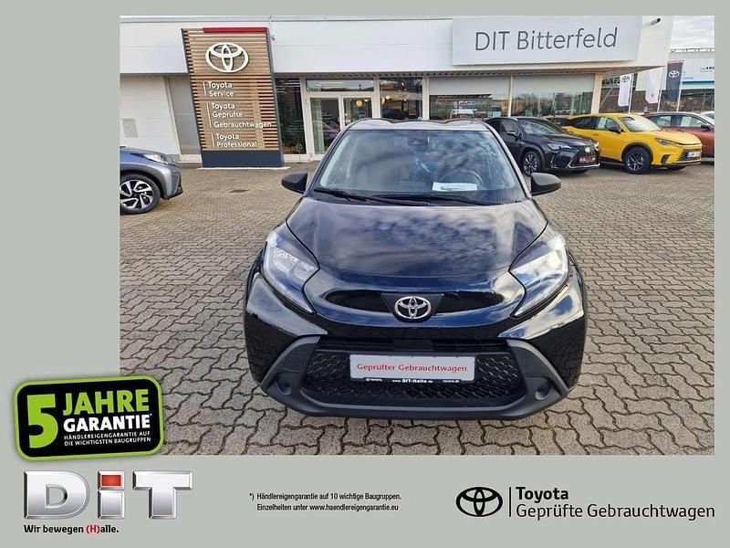 Mysticschwarz Gebraucht 2022 Toyota Aygo X Play SUV | 12.590 € (Guter Preis) - Bild 1/4