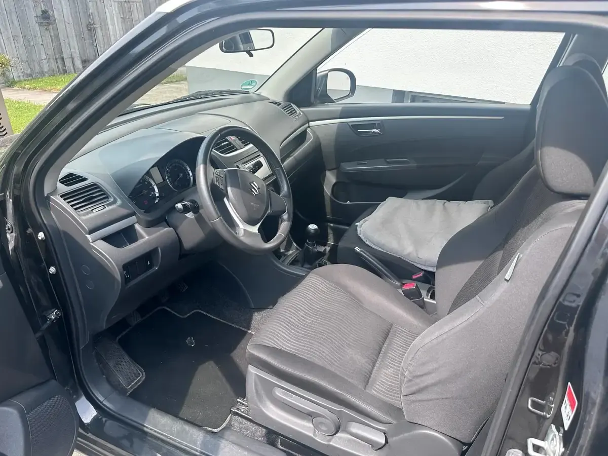 Gebraucht Suzuki Swift 94 PS (69 kW) 2013 Schwarz Kleinwagen