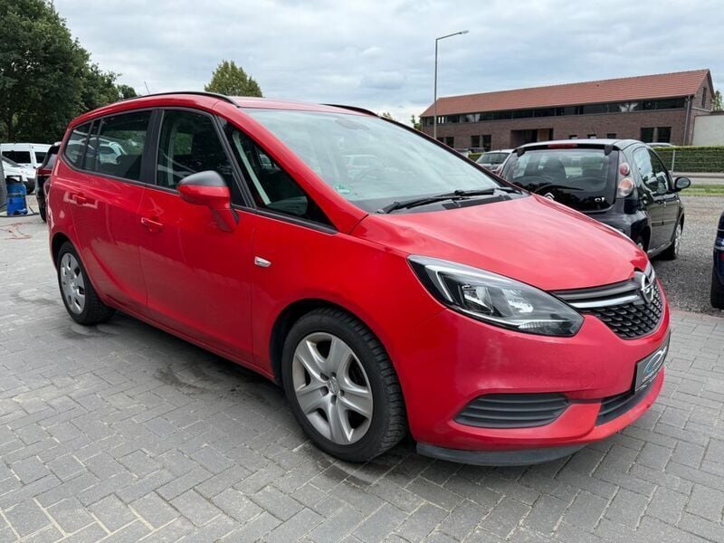 Gebraucht Opel Zafira Edition 131 PS (96 kW) 2017 Rot Van / Kleinbus