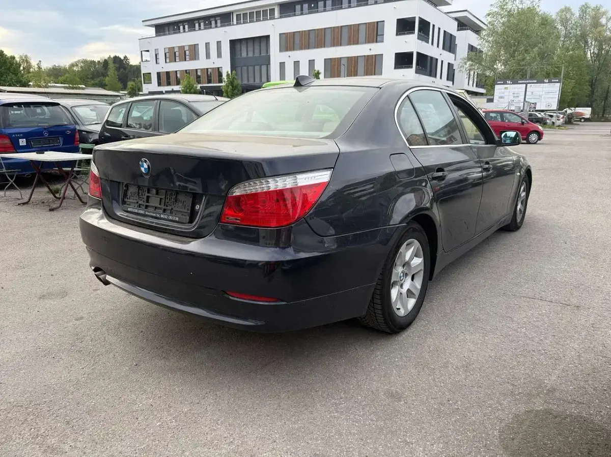 Gebraucht BMW 525 197 PS (144 kW) 2009 Monacoblau metallic Limousine