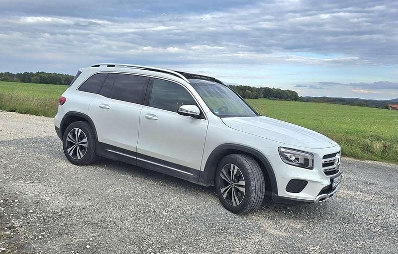 Weiß Gebraucht 2022 Mercedes GLB250 Style SUV | 39.999 € (Guter Preis) - Bild 1/4