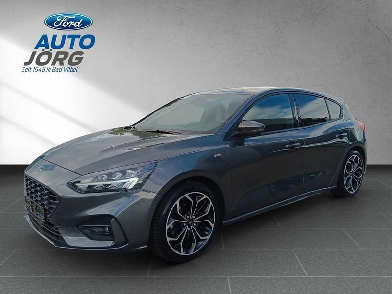 Grau Gebraucht 2020 Ford Focus ST-Line Limousine | 18.399 € (Fairer Preis) - Bild 1/4