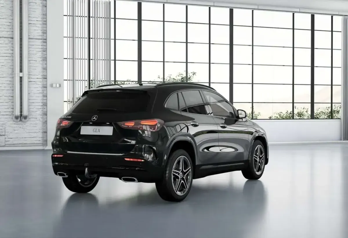 Gebraucht Mercedes GLA200 AMG 163 PS (119 kW) 2026 Nachtschwarz uni SUV