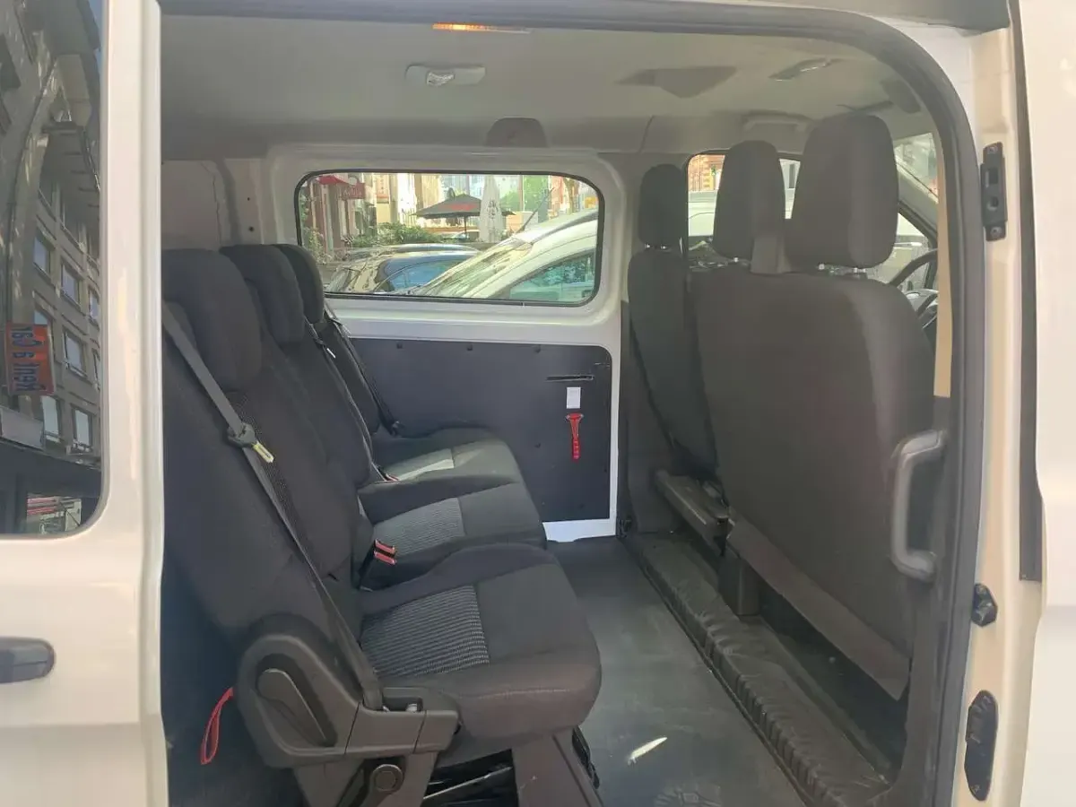 Gebraucht Ford Tourneo Trend 131 PS (96 kW) 2017 Frostweiß Kombi