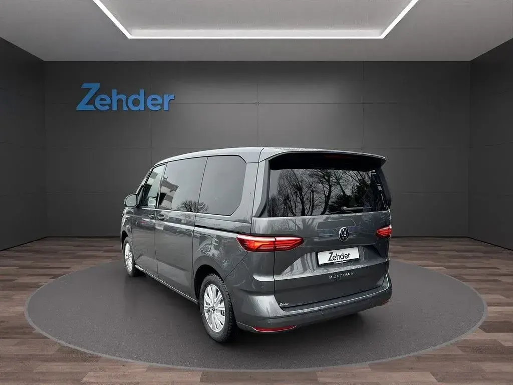 Gebraucht VW Multivan Life 204 PS (150 kW) 2025 Grau Van / Kleinbus