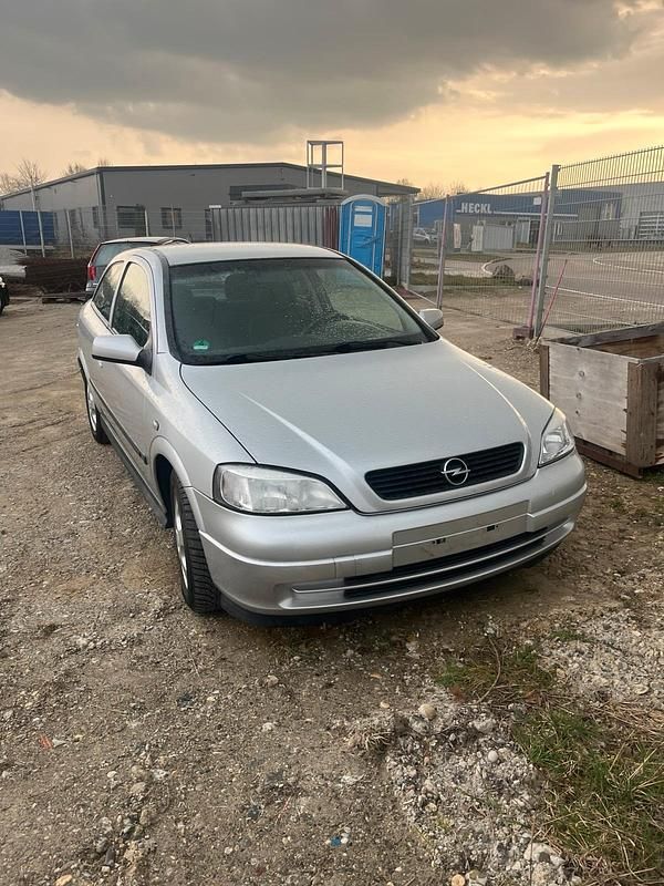 Gebraucht Opel Astra 101 PS (74 kW) 2002 Silber Kleinwagen