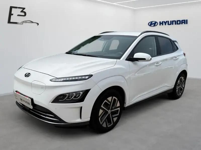 Atlas white / sol Gebraucht 2023 Hyundai Kona Trend SUV | 23.990 € (Etwas zu teuer) - Bild 1/1