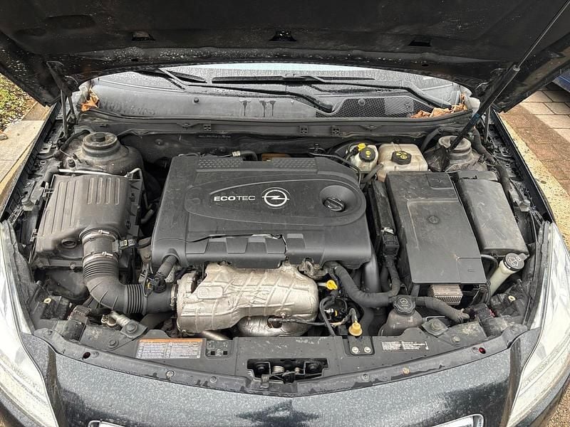 Gebraucht Opel Insignia 160 PS (117 kW) 2010 Schwarz Kombi