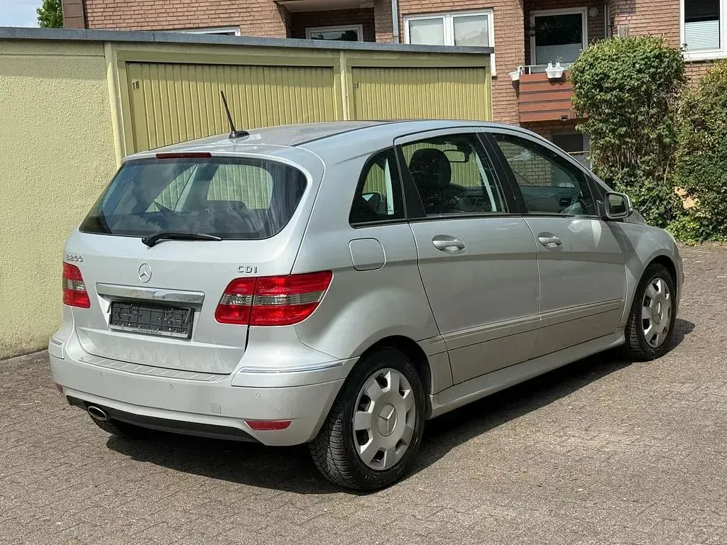 Gebraucht Mercedes B200 140 PS (102 kW) 2009 Silber Van / Kleinbus