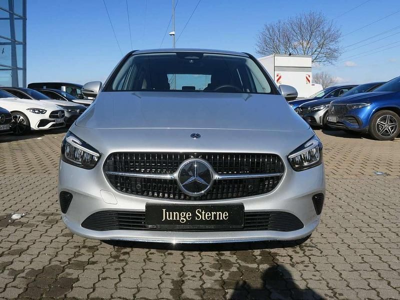 Gebraucht Mercedes B200 Advanced 163 PS (119 kW) 2023 Iridiumsilber Kleinwagen