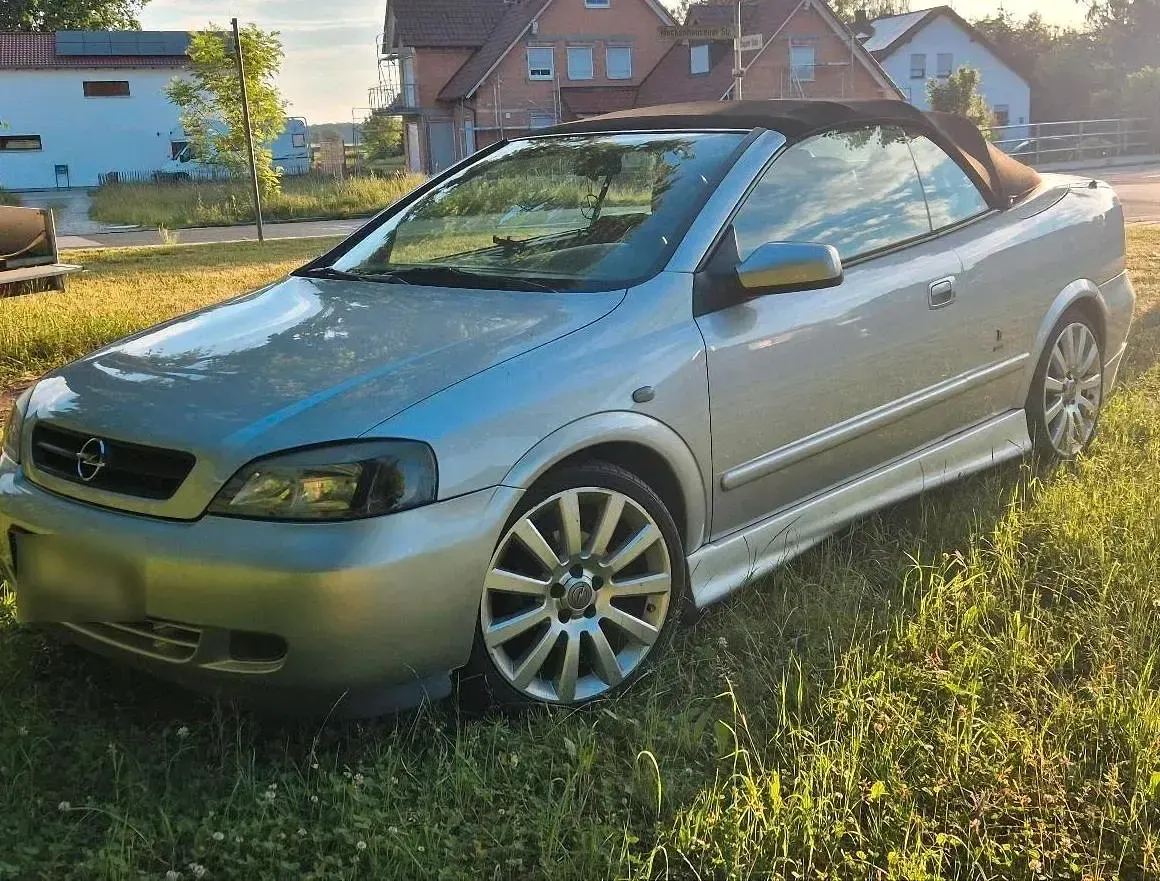 Gebraucht Opel Astra 147 PS (108 kW) 2005 Silber Cabrio