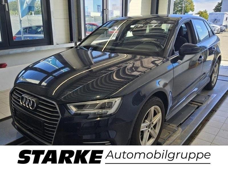 Manhattangrau metallic Gebraucht 2020 Audi A3 Sportback e-tron Ambiente Limousine | 19.830 € (Superpreis) - Bild 1/4