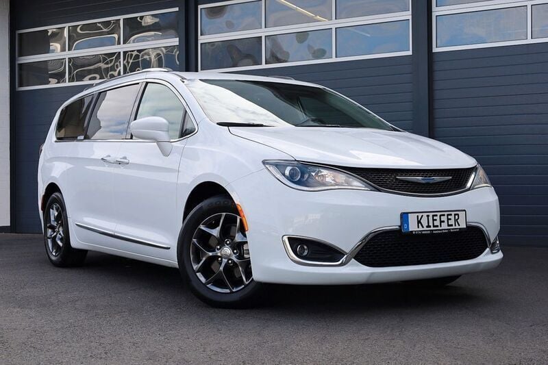 Weiß Gebraucht 2019 Chrysler Pacifica SUV | 27.950 € (Etwas zu teuer) - Bild 1/4