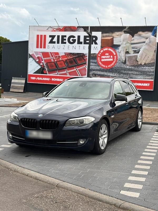 Blau Gebraucht 2011 BMW 525 Kombi | 7.600 € (Superpreis) - Bild 1/4