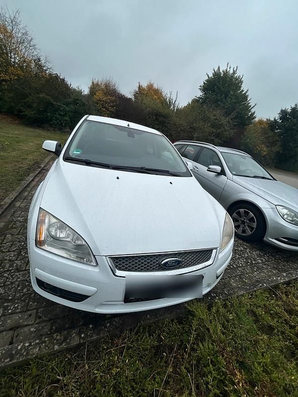 Weiß Gebraucht 2007 Ford Focus Kombi | 1.700 € - Bild 1/4