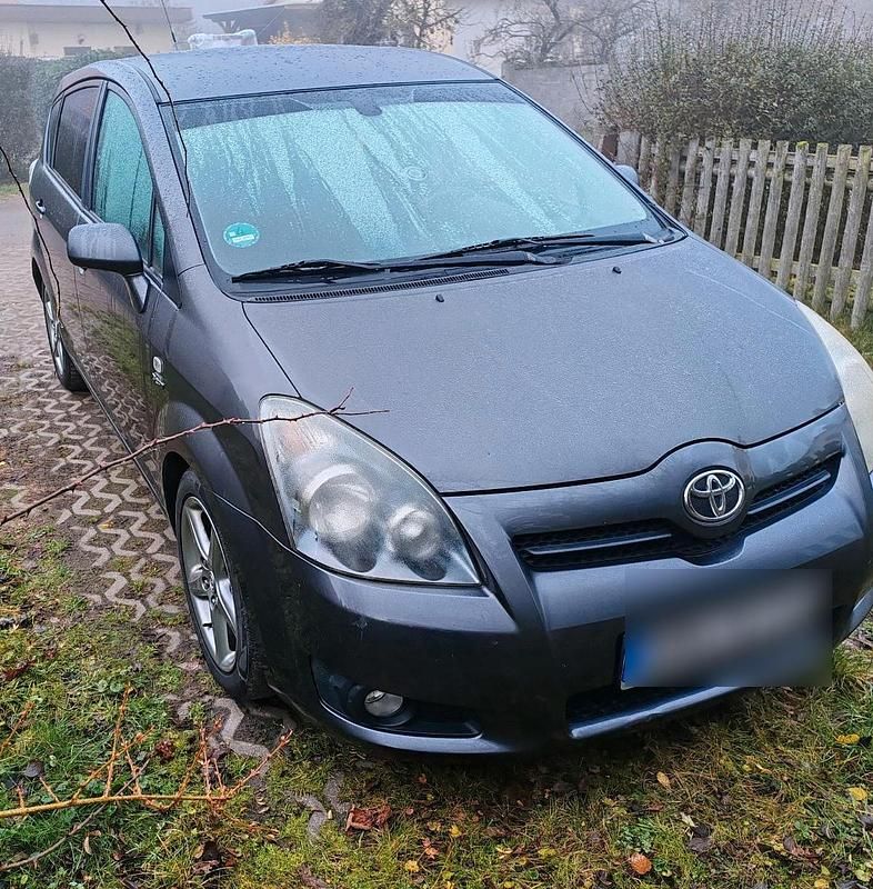 Grau Gebraucht 2007 Toyota Corolla Verso Van / Kleinbus | 2.300 € (Fairer Preis) - Bild 1/4