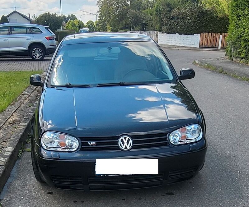 Schwarz Gebraucht 2003 VW Golf IV Limousine | 12.000 € - Bild 1/4