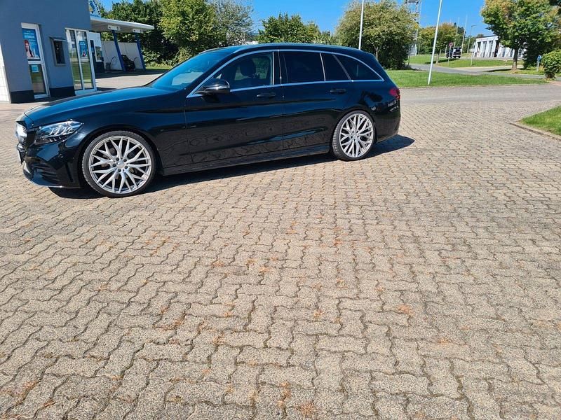 Schwarz Gebraucht 2020 Mercedes C220 Kombi | 20.600 € (Guter Preis) - Bild 1/4
