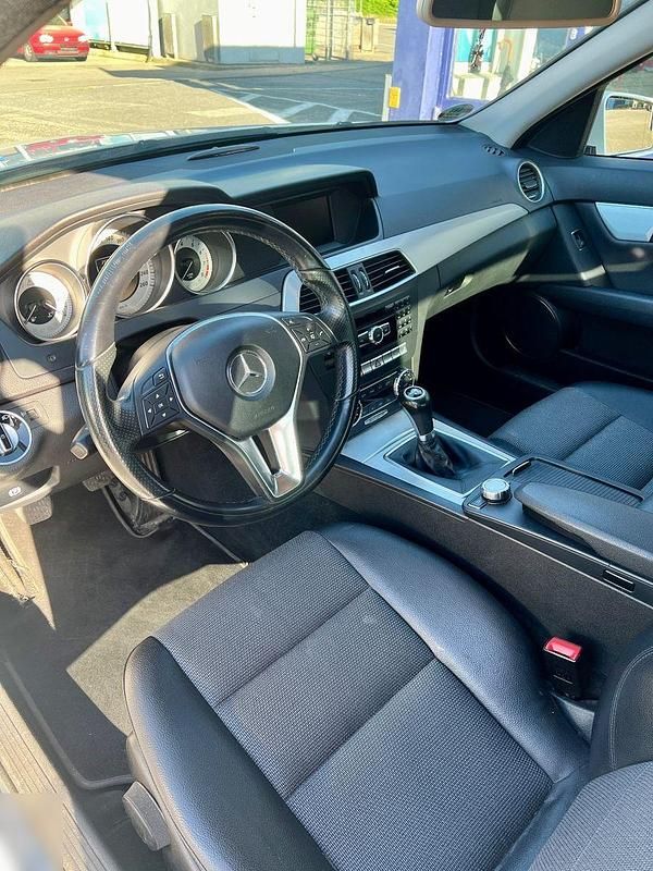 Gebraucht Mercedes C180 154 PS (113 kW) 2011 Weiß Limousine