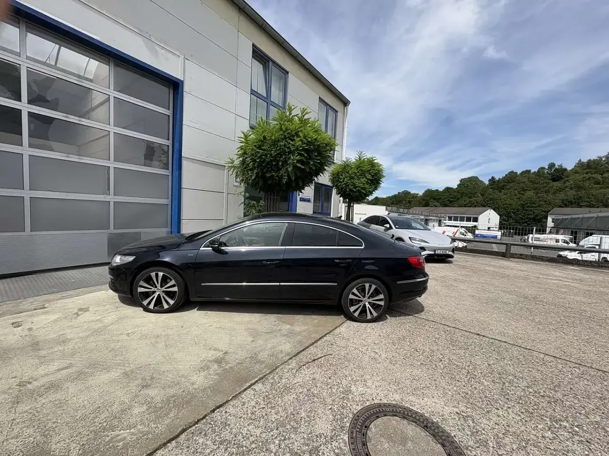 Gebraucht VW Passat Exclusive 170 PS (125 kW) 2010 Moonlight blue perleffekt Limousine