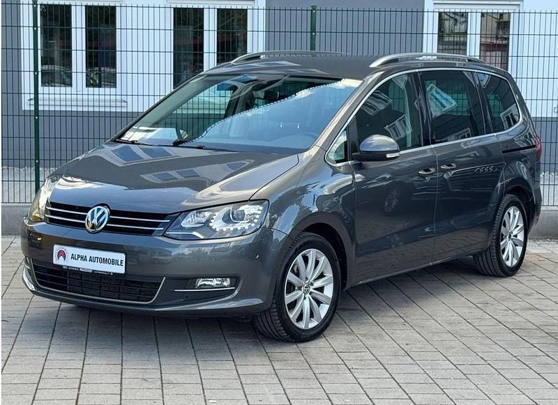 Grau Gebraucht 2016 VW Sharan Highline Van / Kleinbus | 23.890 € (Fairer Preis) - Bild 1/4