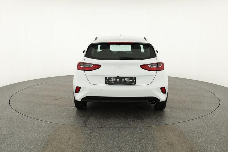 Deluxeweiß metallic Neu 2025 Kia Ceed | 24.475 € (Fairer Preis) - Bild 1/4