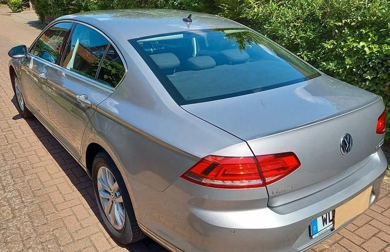 Gebraucht VW Passat Comfortline 150 PS (110 kW) 2015 Silber Limousine