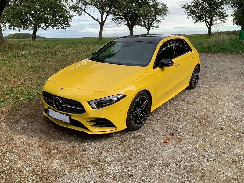 Gelb Gebraucht 2019 Mercedes A220 AMG line Limousine | 27.700 € (Fairer Preis) - Bild 1/4